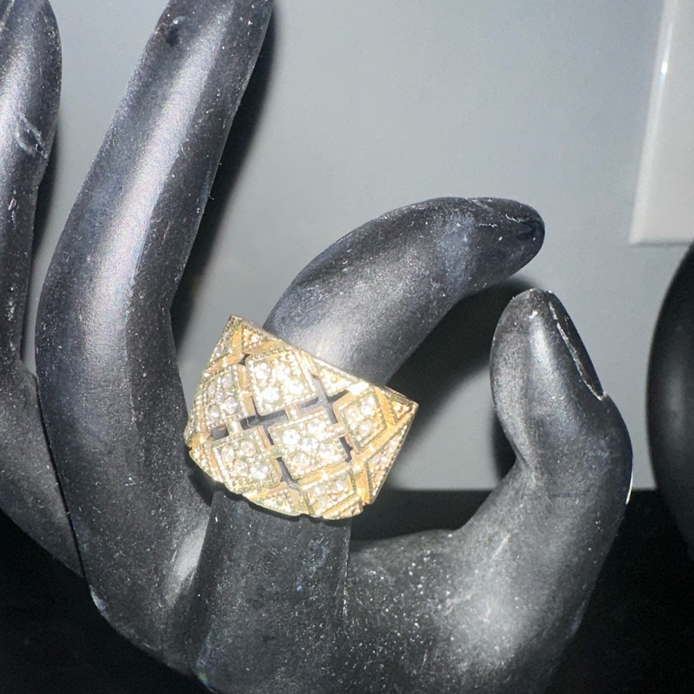 Gold, shiny ring